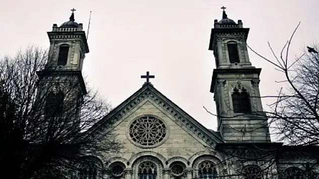 Kilisede açlıktan ölmüş 4 kişi bulundu