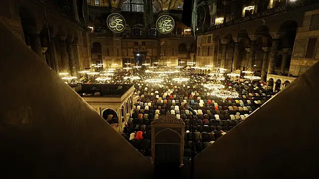 'Bin aydan daha hayırlı' Kadir Gecesi