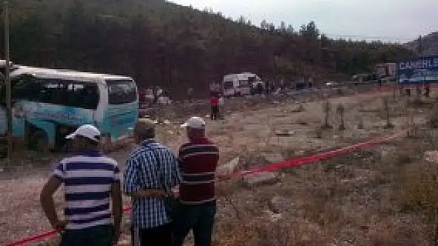Tur otobüsü takla attı! 4 ölü