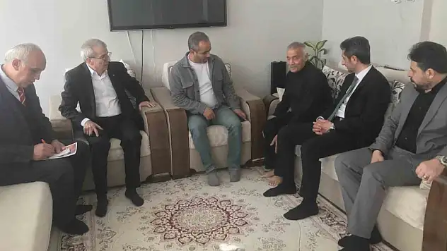 AK Parti İstanbul İl Teşkilatı kapı kapı dolaşmaya devam ediyor