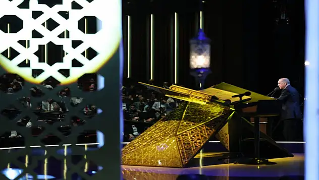 TRT tarafından düzenlenen Kur'an-ı Kerim'i Güzel Okuma Yarışması'nda final heyecanı