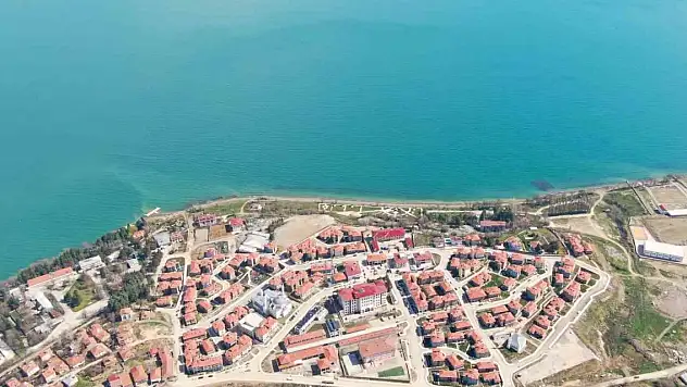 Depremin merkez üssünde göl manzaralı TOKİ konutları dikkat çekiyor