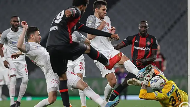 Fatih Karagümrük, sahasında Ümraniyespor'u 4-2 mağlup etti