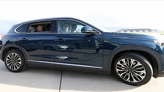 Ukrayna Altyapı Bakanı Kubrakov'a Togg jesti