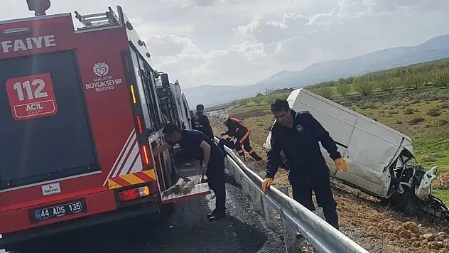 Şarampole devrilen minibüsteki 1 kişi öldü, 2 kişi yaralandı