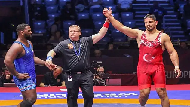 Milli güreşçi Taha Akgül, Avrupa şampiyonu oldu