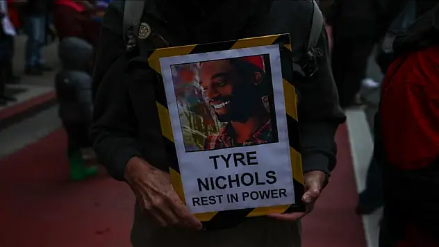 ABD'de polis şiddetinden hayatını kaybeden siyahinin ailesi sorumlulara dava açtı