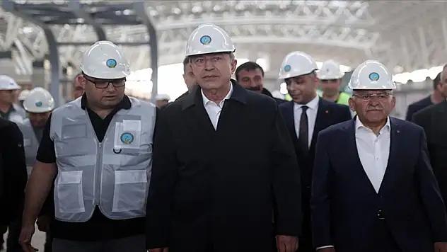 Bakan Akar'dan Kayseri Havalimanı yeni terminal binası inşaatında inceleme