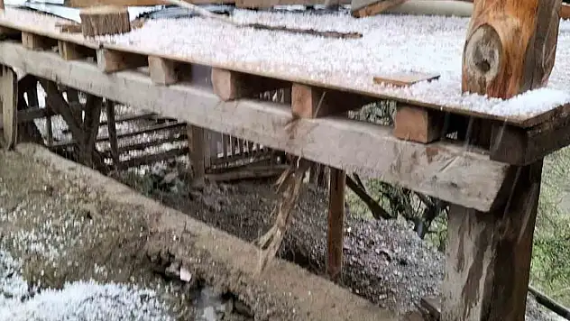 Şiddetli sağanak ve dolu yağışı kış günlerini aratmadı