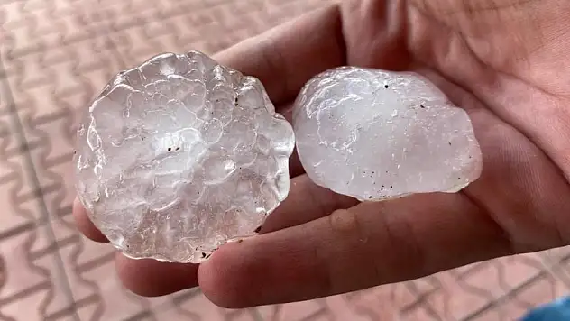 Adıyaman'a ceviz büyüklüğünde dolu yağdı