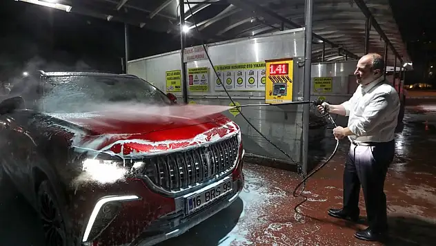 Sanayi ve Teknoloji Bakanı Varank Togg'a 'bayram temizliği' yaptı