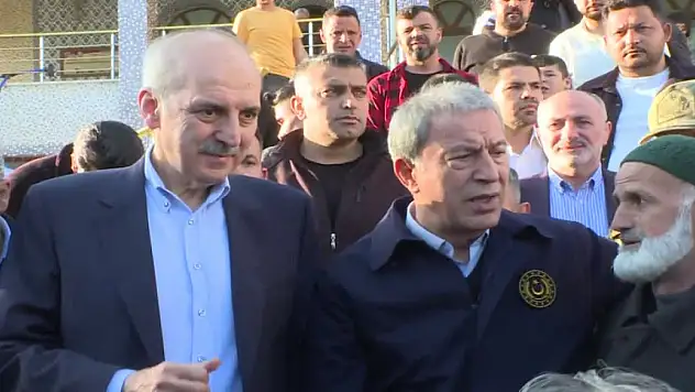 Bakan Akar ve TSK komuta kademesi, bayram namazını Hatay'da depremzedelerle kıldı