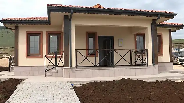 İlk deprem konutları yarın teslim edilecek