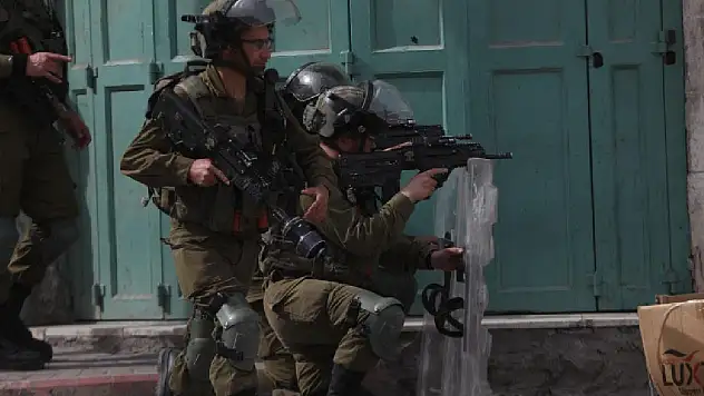 İsrail güçleri Filistinli bir çocuğu yaraladı