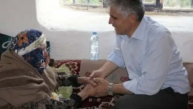 Bozkır'ın en yaşlı annesini ziyaret etti