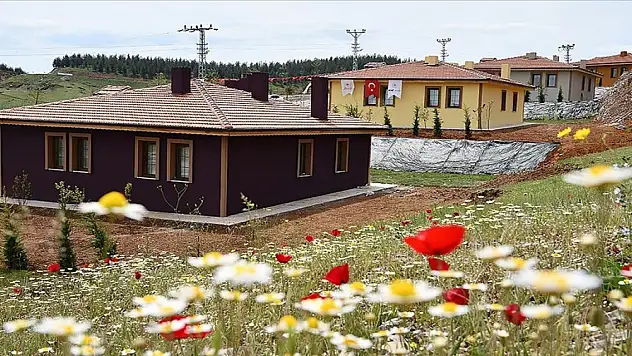 Nurdağı'nda köy tipi kalıcı afet konutlarına depremzedeler yerleşmeye başladı