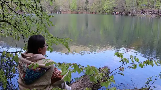 Doğa tutkunları, Ramazan Bayramı'nda Yedigöller'e akın etti