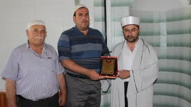 Cami cematinden imama plaket