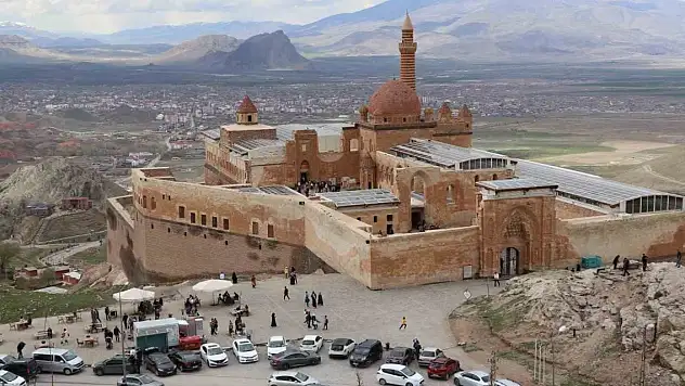 İshak Paşa Sarayı'nı bayramda 8 bin kişi ziyaret etti