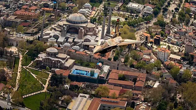 MSB, İstanbul üzerinde selamlama uçuşu yapan Hava Kuvvetleri uçaklarının fotoğraflarını paylaştı