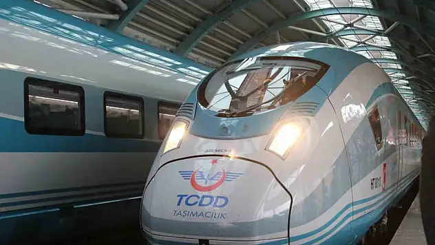 İlk seferine çıkan Yüksek Hızlı Tren Sivas'a ulaştı