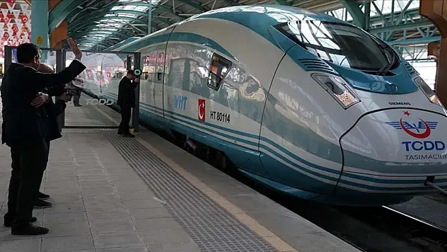 Ankara-Sivas Yüksek Hızlı Treni, ilk ücretsiz yolcularıyla yola çıktı