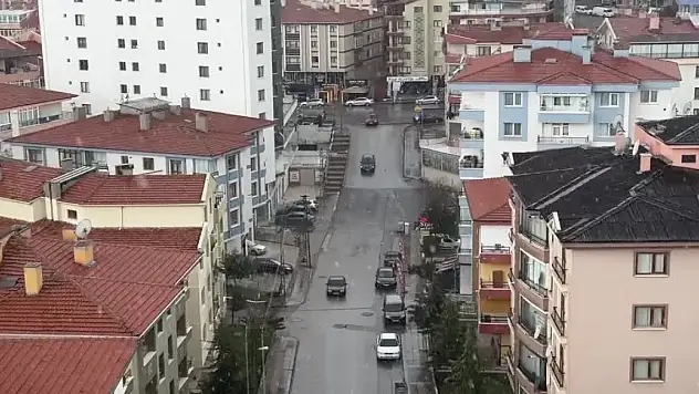 Başkentte etkili olan dolu trafikte aksamalara yol açtı