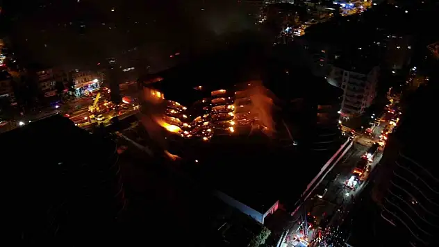 İzmir'deki yangın için helikopterler havalandı