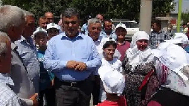 Özgüven vatandaşlarla bir araya geldi