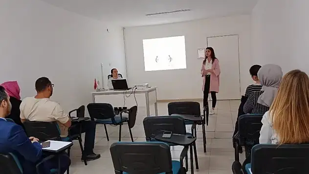 Beyşehir'de dünya evine girecek çiftlere evlilik öncesi eğitim verildi