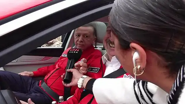 Cumhurbaşkanı Erdoğan ile Fulya Öztürk arasında gülümseten diyalog: Ben bunu aday yapacaktım, kayboldu ortadan