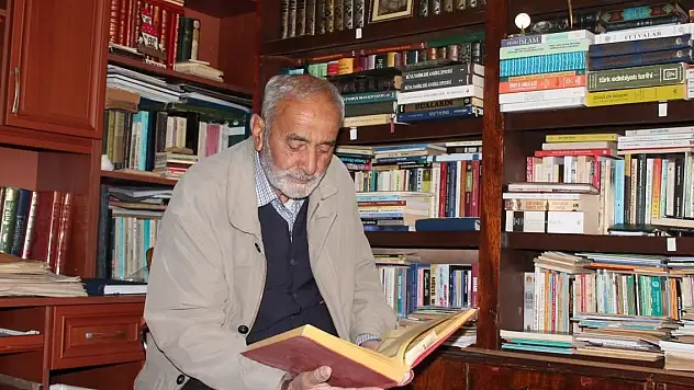 64 yıldır okuduğu kitapların kaydını tutuyor