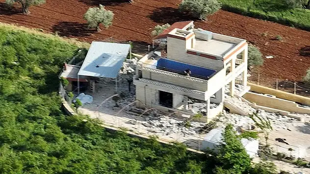 Kureyşi, yakalanacağını anlayınca üzerindeki intihar yeleğini patlatmış