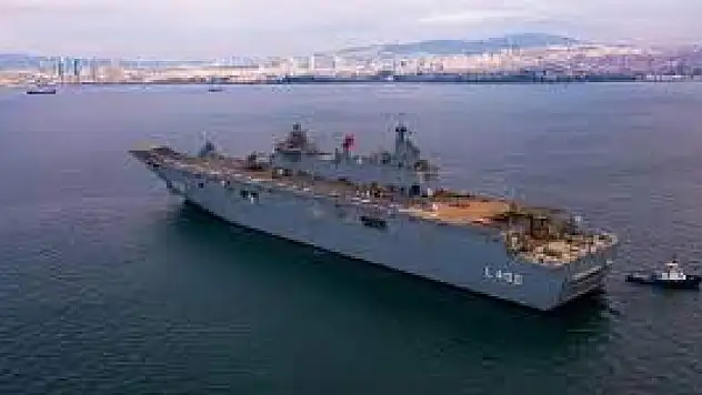 'TCG Anadolu' Çanakkale Boğazı'ndan geçti