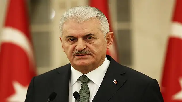 Binali Yıldırım: 'Yolları böleriz ama Türkiye'yi böldürmeyiz'