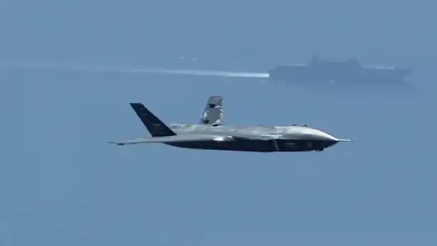 Bayraktar KIZILELMA ve TCG Anadolu aynı karede