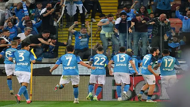 Serie A'da şampiyon belli oldu! 33 yıl sonra ipi göğüslediler