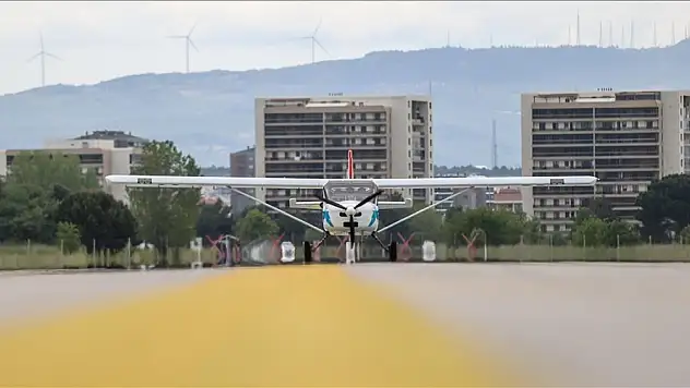 Yeni uçak Troy T200 ilk kez piste çıktı