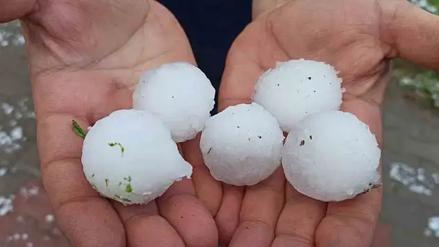 Denizli'ye ceviz büyüklüğünde dolu yağdı