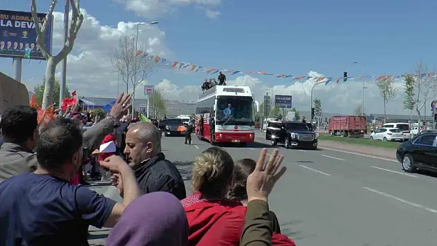 Cumhurbaşkanı Erdoğan coşkuyla karşılandı