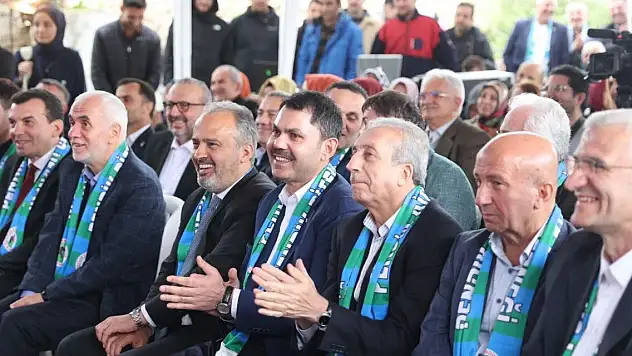 Bakan Kurum Rizeliler ve Bitlisliler Derneği'ni ziyaret etti