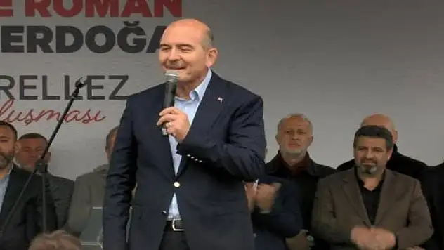 İçişleri Bakanı Soylu, Fatih'te Roman vatandaşlarla bir araya geldi