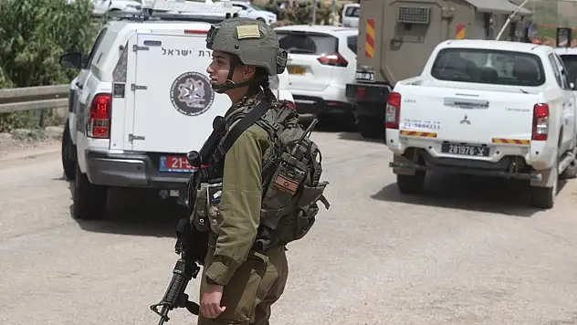 Filistinli bir genç Yahudi yerleşimci tarafından öldürüldü