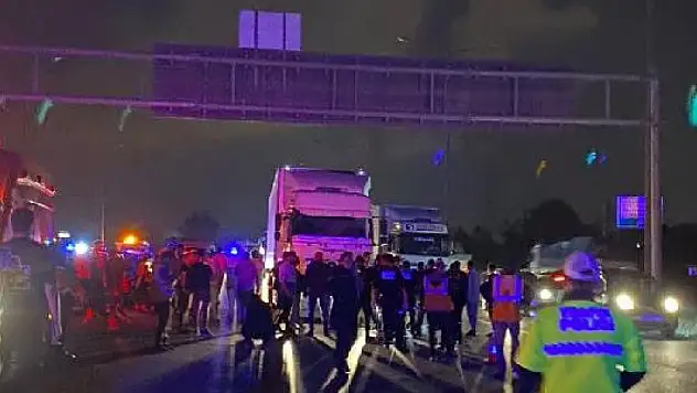 Adana'da TIR'a arkadan çarpan 15 yaşındaki motosiklet sürücüsü öldü
