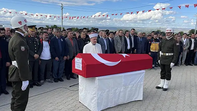 Şehit Mehmet Sevim'in cenazesi son yolculuğuna uğurlandı