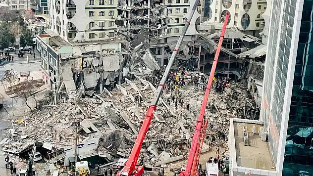 Depremde yıkılan Galeria Sitesi'nin sorumluları yüzde 20 kusurlu bulundu