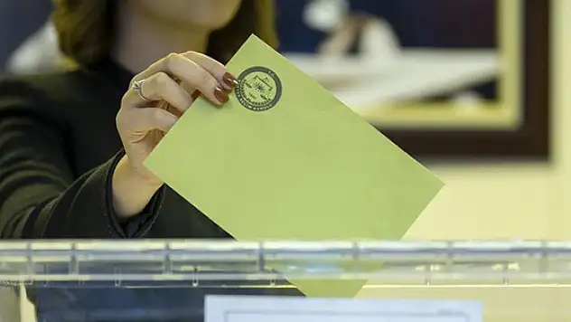 Yurt dışı ve gümrüklerde 1 milyon 750 bin oy kullanıldı