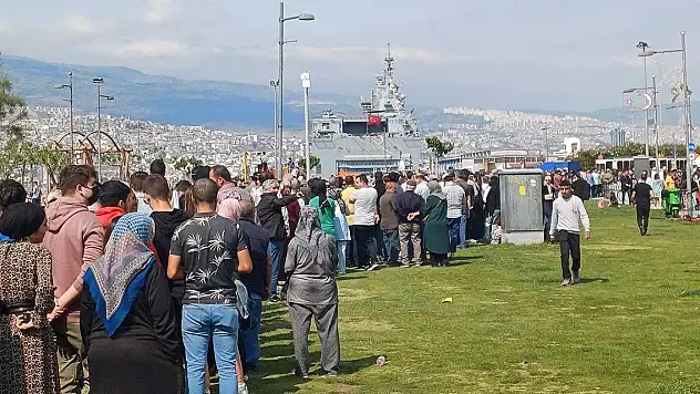 TCG Anadolu'yu İzmir'de 149 bin 865 kişi ziyaret etti