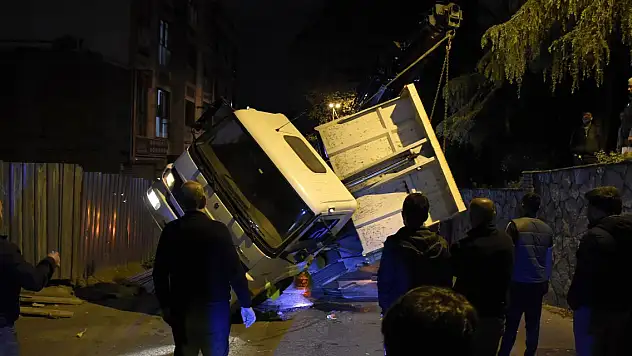 Ağırlık dengesiz olunca yan yattı