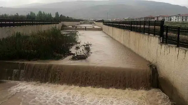 Sağanak etkili olunca su baskını yaşandı